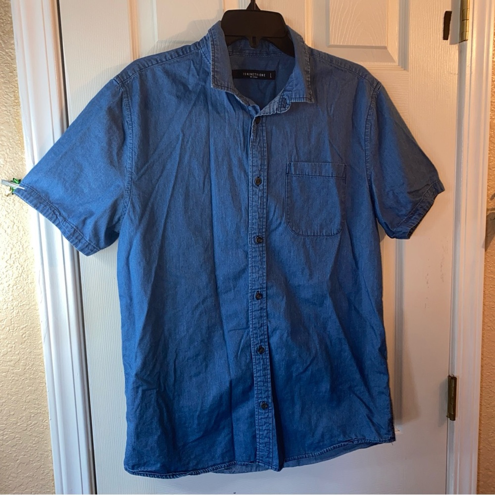 19 Ninety One Mens L LARGE Button Down Shirt Chambray Pocket Casual Short Sleeve
